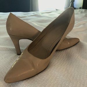 Brooks Brothers Tan Heels